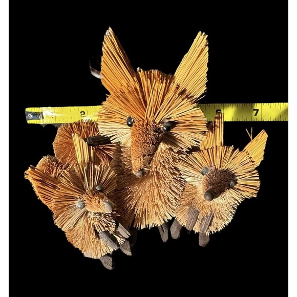 VTG CARIBOU COFFEE CROSS FOX FAMILY ORNAMENT FIGURINE 6.5”x5” RARE - Picture 4 of 9